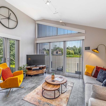 Woad Mill Lakeside Lodges ボストン エクステリア 写真