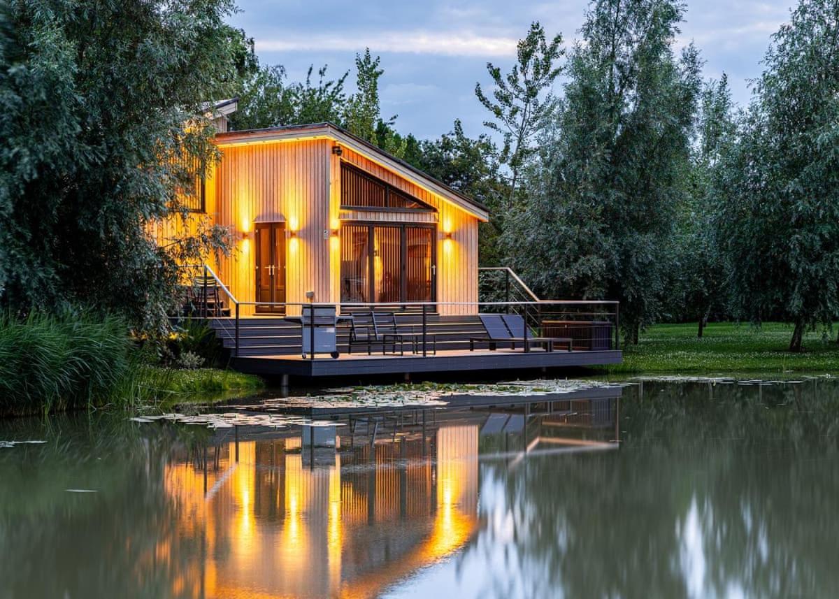 Woad Mill Lakeside Lodges ボストン エクステリア 写真